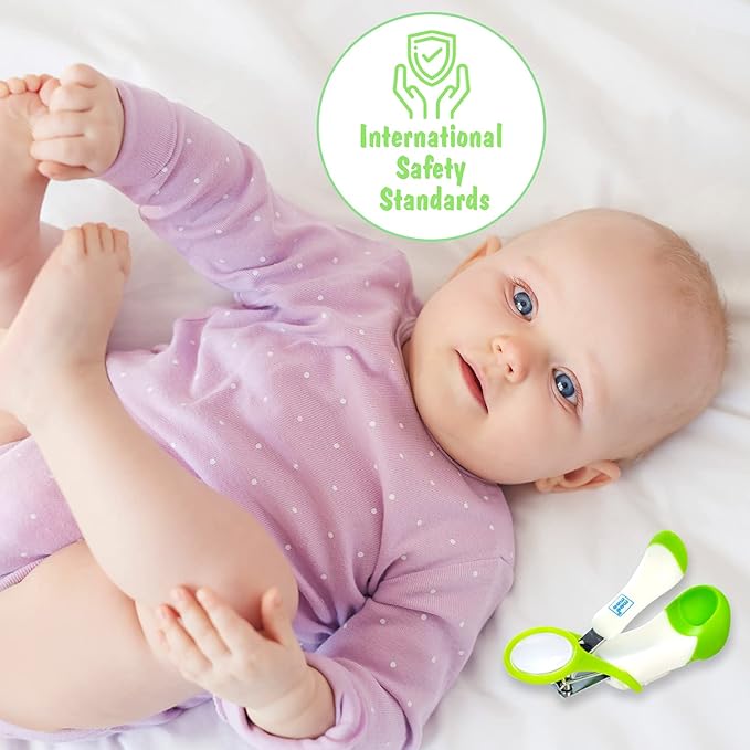 Mee Mee Gentle Nail Clipper (Pack of 1 - With Magnifier, White/Green
