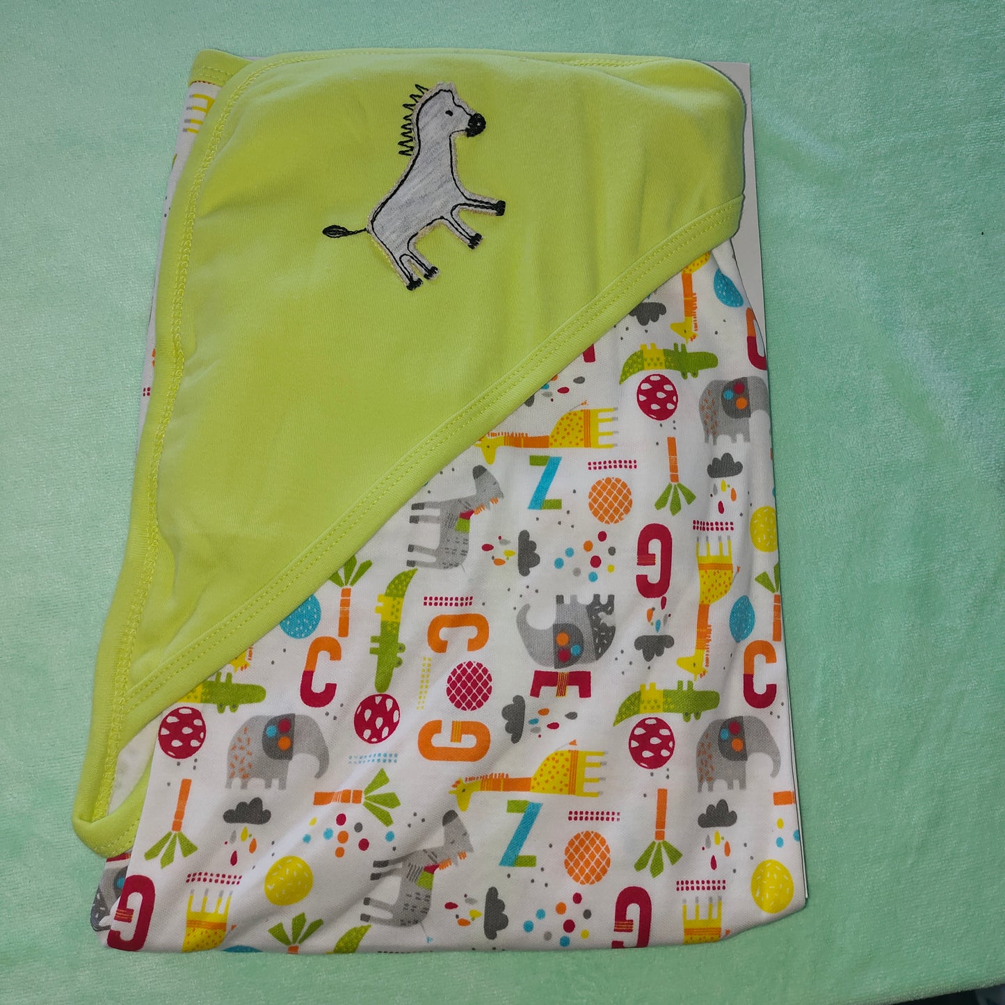 Mee Mee Warm and Soft Wrapper Blanket with Hood, Giraffe, Green (284.0mm L X 5.0mm
